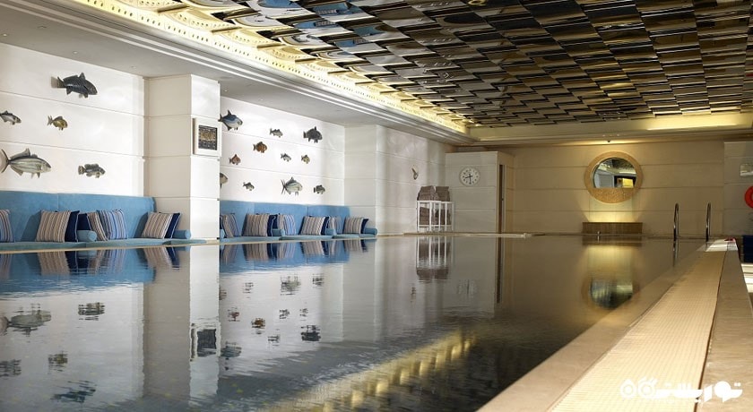 نمای کلی استخر سرپوشیده هتل